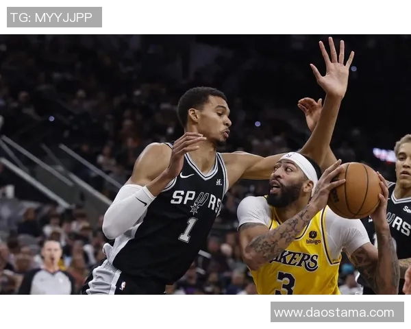 11月25日马刺对决劲敌期待精彩比赛与球星对抗的巅峰时刻 11月25日马刺对决劲敌期待精彩比赛与球星对抗的巅峰时刻