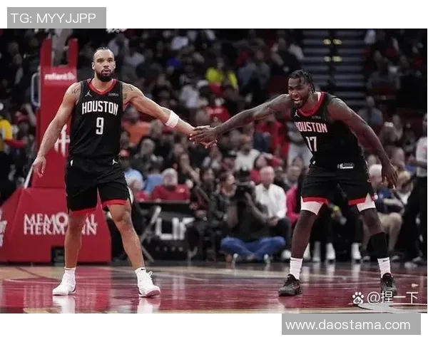 2015年火箭队与老鹰队激战回顾：一场精彩绝伦的NBA季后赛对决